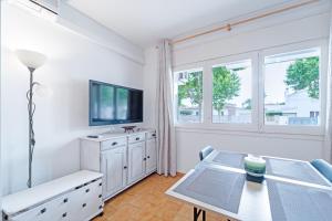 WELCS ESTUDIO 161 EMP frente al canal