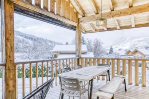 Grand chalet récent avec Jacuzzi, ski au pied
