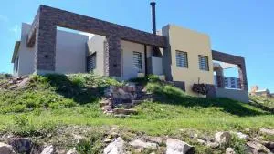 Hermosa Casa con cochera - Villa Giardino - Cuchi Corral