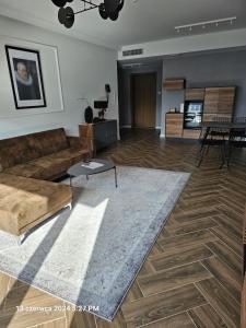 Apartament Chmielna z widokiem na rzekę