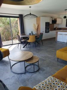 Maisons de vacances Casa Albitru, piscine, vue mer et montagne : photos des chambres