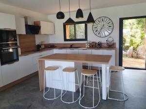Maisons de vacances Casa Albitru, piscine, vue mer et montagne : photos des chambres