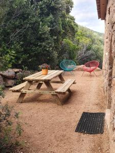Maisons de vacances Casa Albitru, piscine, vue mer et montagne : Maison 3 Chambres