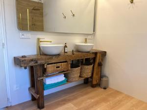 B&B / Chambres d'hotes La Milliere - Chambres d'hotes - Piscine & campagne - Marie-Anne & Marie-Adelaide : photos des chambres