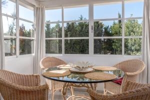 The Marbella Beach House - 4min Walk to the Sea