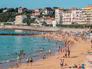 Appartements Bel appartement moderne a 2 pas de la plage et rue pietonne, centre-ville, calme, WIFI inclus - FR-1-4-692 : photos des chambres