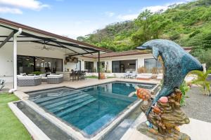 Luxe Tropical Villa with Sparkling Infinity Pool, Panoramic Ocean Views & Community Amenities