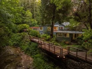 Either Way Hideaway - 卡皮托拉