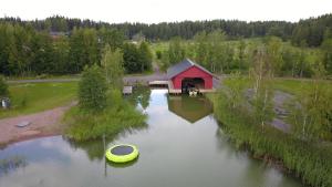 4 hengen luhtimökki