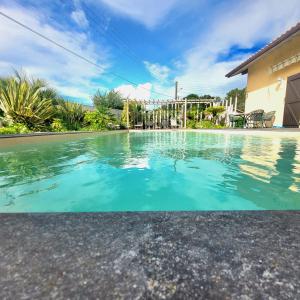 Cosy villa with pool near ocean