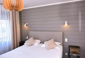 Hotels The Originals City, Hotel Armen Le Triton, Roscoff : photos des chambres