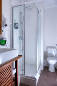 Hotels The Originals City, Hotel Armen Le Triton, Roscoff : photos des chambres