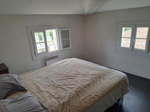 Appartements Duplex vue degagee sur le vieux Saintes : photos des chambres