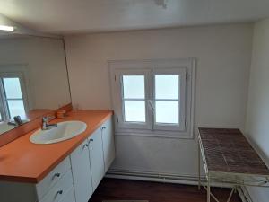 Appartements Duplex vue degagee sur le vieux Saintes : photos des chambres