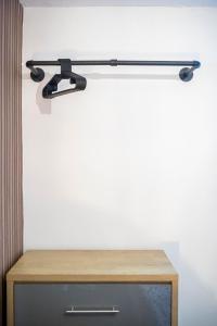 COMFORTABLE SPARE ROOM with KING SIZE BED, Near Sheffield Centre