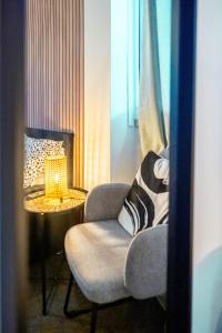 COMFORTABLE SPARE ROOM with KING SIZE BED, Near Sheffield Centre