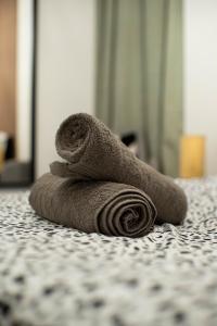 COMFORTABLE SPARE ROOM with KING SIZE BED, Near Sheffield Centre