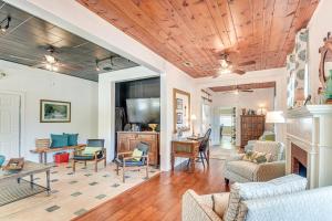 Walk to Historic Dtwn Sanford Home with Gas Grill!