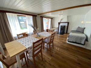 Cozy 2-Bedroom Bungalow