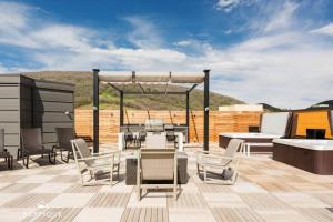 Park Haus on Main Street in Historic Old Town Hosted by Nestique