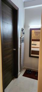 Vacation Paradise- Luxurious 3-bhk Flat near IGI Airport and ICC