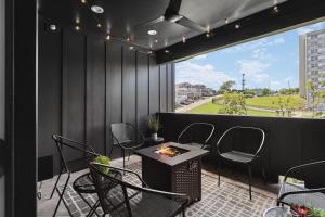 Patio FirePit Garage Walk to Belmont 12 South, Restaurants and More