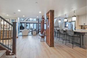 Presidential Penthouse at PCRM Modern Ski-In Ski-Out Hosted by Nestique