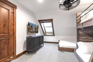 Presidential Penthouse at PCRM Modern Ski-In Ski-Out Hosted by Nestique