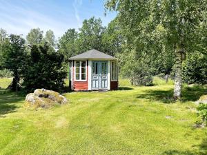 Farmhouse Retreat Near Lakes and Coast