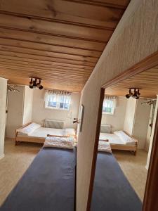 Egen stuga nära Åsnen, Tallbacken