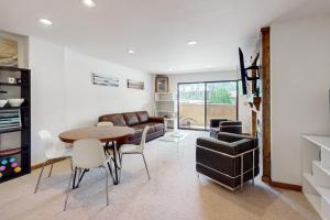 The Seasons at Avon 208