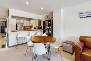 The Seasons at Avon 208