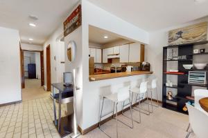 The Seasons at Avon 208