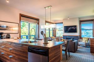 Lakefront, Mountain View - 2 Bds Superior Resort Suite
