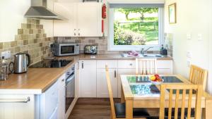 Ta Mill Cottages & Lodges - Meadowview Chalet 1