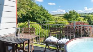Ta Mill Cottages & Lodges - Meadowview Chalet 1
