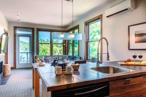 Lakefront, Mountain View - 2 Bedrooms Resort Suite