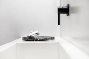 Athenian Noir Blanc Penthouse - Breathtaking view - City Center