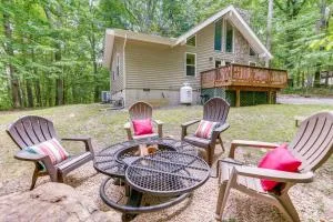 Cabin with Deck and Screened-In Porch in New Market! - Catherine Furnace