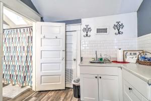 Historic Jacksonville Retreat about 2 Mi to Downtown!