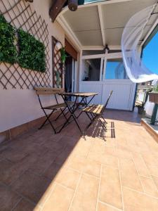 CITY HOUSE & FREE PARKING by Perry-Holiday moderno, panoramico e comodo fino a 6 ospiti