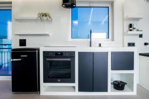 Athenian Noir Blanc Penthouse - Breathtaking view - City Center