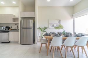 Penthouse with Jungle View Terrace Gym Pool HotTub