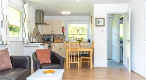 Ta Mill Cottages & Lodges - Meadowview Chalet 4