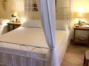 BnB Inn - Cyclists & Bikers - CAMERE CON BAGNO PRIVATO-PARCHEGGIO INTERNO PER MOTO e BICI -ENERGETIC BREAKFAST extra - Seùlo