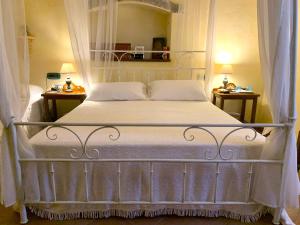 B &B Inn - COME UN PICCOLO HOTEL- CAMERE CON BAGNO PRIVATO-PARCHEGGIO INTERNO PER MOTO e BICI -ENERGETIC BREAKFAST extra