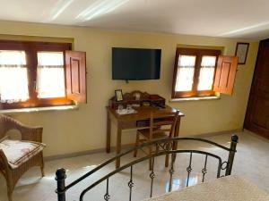 B &B Inn - COME UN PICCOLO HOTEL- CAMERE CON BAGNO PRIVATO-PARCHEGGIO INTERNO PER MOTO e BICI -ENERGETIC BREAKFAST extra