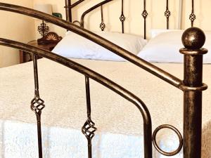 B &B Inn - COME UN PICCOLO HOTEL- CAMERE CON BAGNO PRIVATO-PARCHEGGIO INTERNO PER MOTO e BICI -ENERGETIC BREAKFAST extra