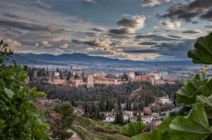 Acogedor Dúplex Albaicín con Wifi 5G y Parking gratuito, cerca del Mirador San Nicolás