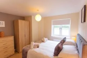 The Kensington Apartment, FREE CarPark, Ideal Location for exploring Oxford City & nearby places, easy access to ring road MINI PLANT, Universities & Oxford Science Parks - Stanton Saint John